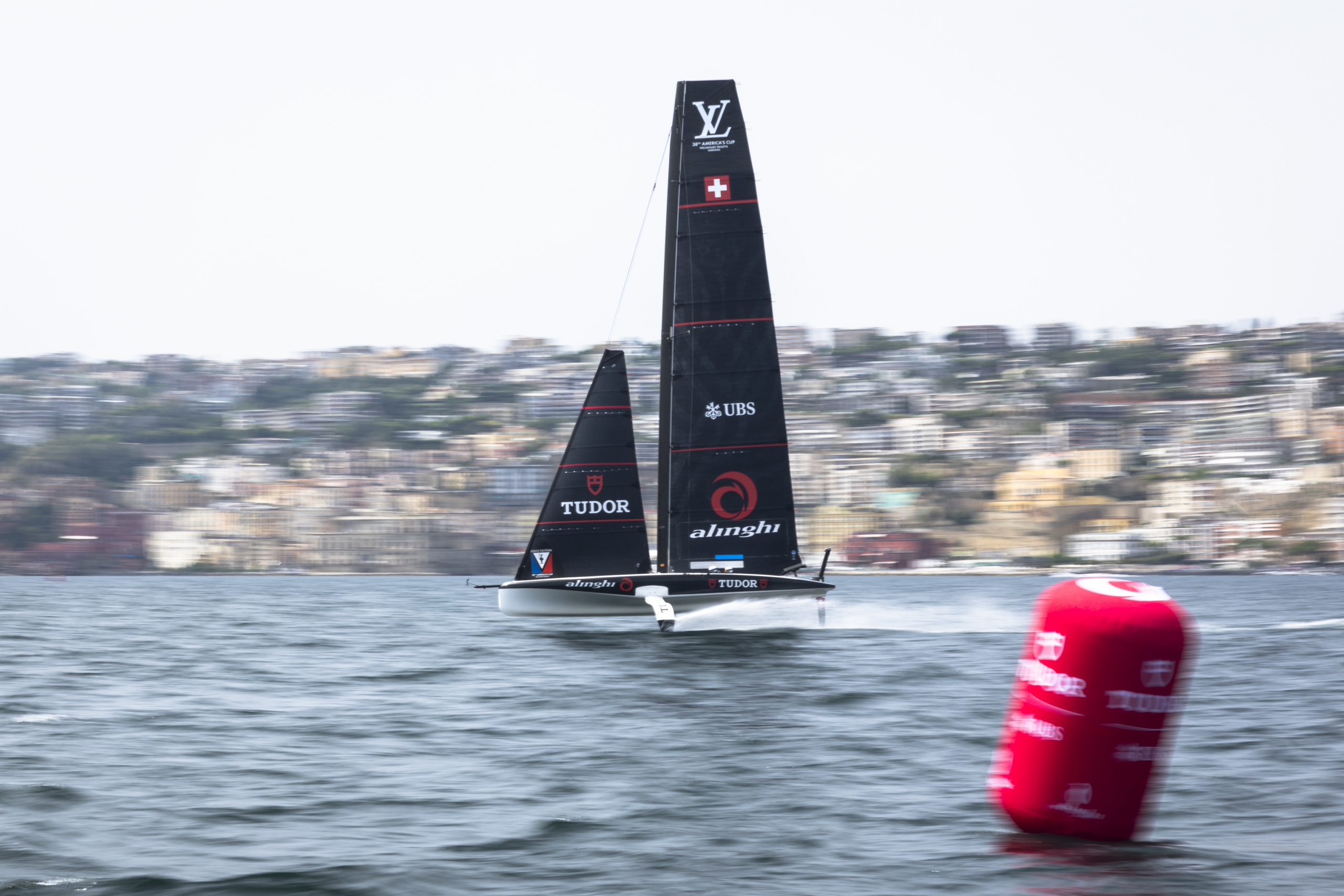 Deuxième série des Pré-régates de la 38ème Coupe de l’América du 24 au 27 septembre à Naples: On prend les mêmes et on recommence!